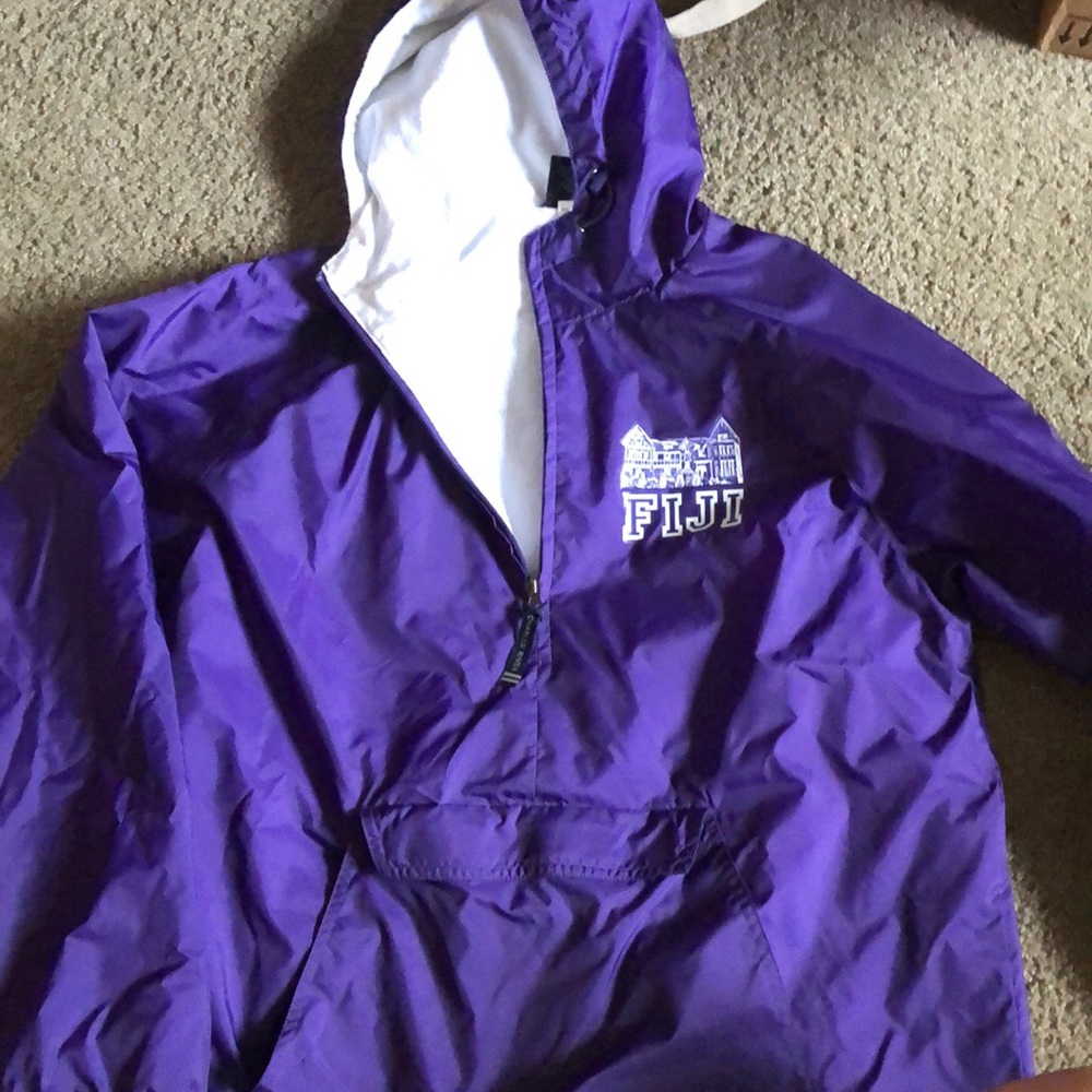 FIJI wind breaker